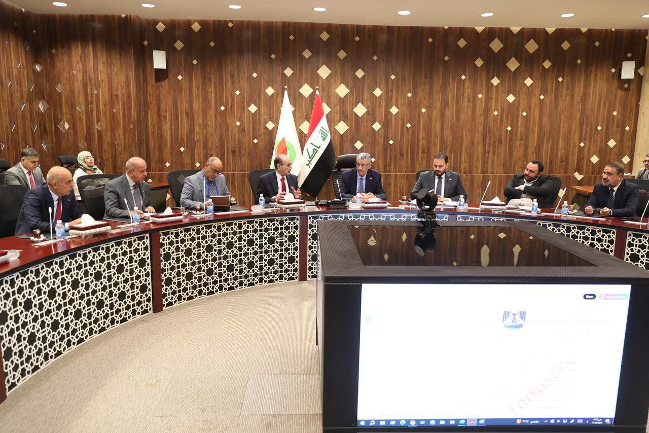 نائب رئيس مجلس الوزراء لشؤون الطاقة وزير النفط رئيس مجلس الأمناء يترأس اجتماعات هيأة الشفافية في إدارة الثروات الطبيعية